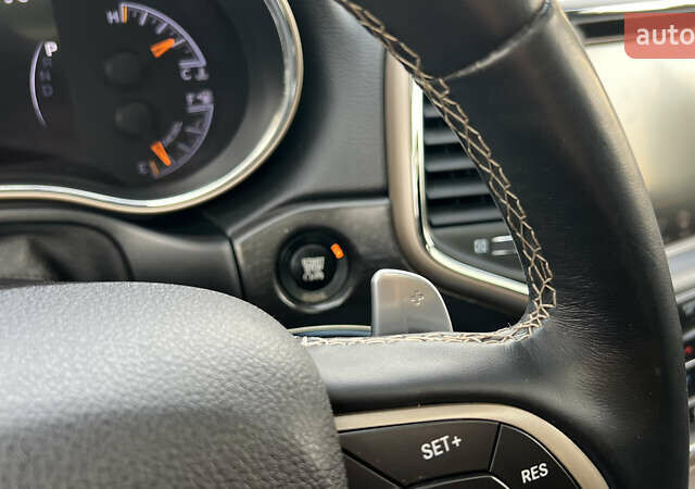 Белый Джип Гранд Чероки, объемом двигателя 2.99 л и пробегом 142 тыс. км за 25000 $, фото 30 на Automoto.ua