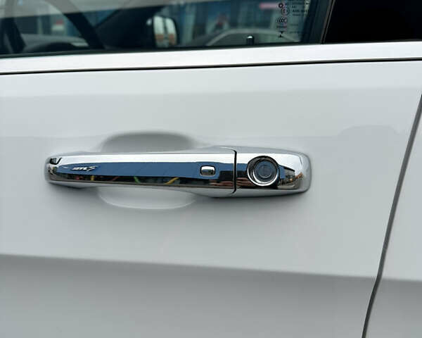 Белый Джип Гранд Чероки, объемом двигателя 3 л и пробегом 155 тыс. км за 22500 $, фото 67 на Automoto.ua