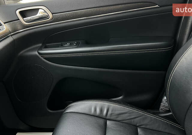 Белый Джип Гранд Чероки, объемом двигателя 2.99 л и пробегом 142 тыс. км за 25000 $, фото 25 на Automoto.ua