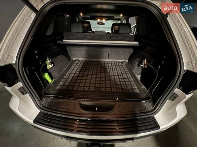 Джип Grand Cherokee 2016 у Києві на Automoto.ua Білий Джип Grand Cherokee, об'ємом двигуна 3.6 л та пробігом 246 тис. км за 20499 $, фото 20 на Automoto.ua