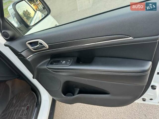 Джип Гранд Чероки 2016 в Черкассах на Automoto.ua Белый Джип Гранд Чероки, объемом двигателя 3.6 л и пробегом 164 тыс. км за 19600 $, фото 26 на Automoto.ua