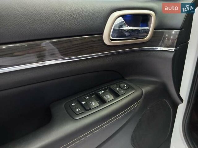 Белый Джип Гранд Чероки, объемом двигателя 3 л и пробегом 107 тыс. км за 24500 $, фото 18 на Automoto.ua