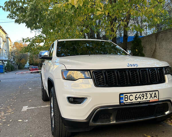 Джип Гранд Чероки 2016 в Львове на Automoto.ua Белый Джип Гранд Чероки, объемом двигателя 3.61 л и пробегом 50 тыс. км за 23800 $, фото 8 на Automoto.ua