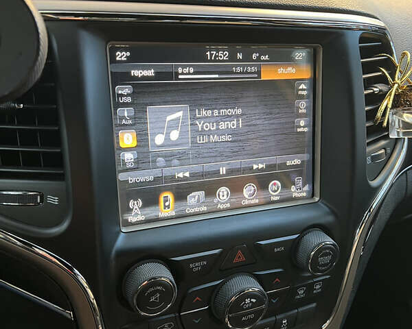 Джип Гранд Чероки 2016 в Львове на Automoto.ua Белый Джип Гранд Чероки, объемом двигателя 3.61 л и пробегом 50 тыс. км за 23800 $, фото 11 на Automoto.ua