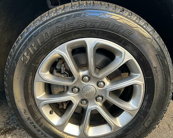 Джип Гранд Чероки 2016 в Львове на Automoto.ua Белый Джип Гранд Чероки, объемом двигателя 3.61 л и пробегом 50 тыс. км за 23800 $, фото 22 на Automoto.ua