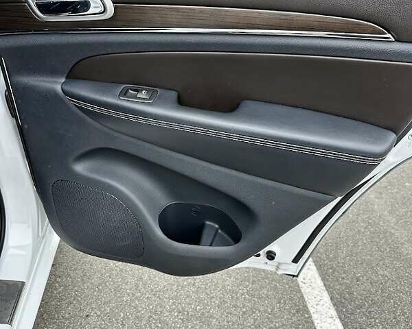 Белый Джип Гранд Чероки, объемом двигателя 3 л и пробегом 155 тыс. км за 22500 $, фото 27 на Automoto.ua