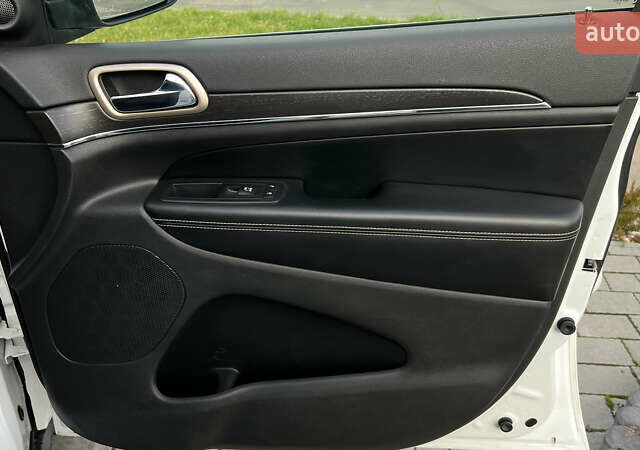 Белый Джип Гранд Чероки, объемом двигателя 2.99 л и пробегом 142 тыс. км за 25000 $, фото 52 на Automoto.ua