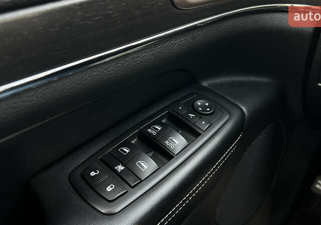 Белый Джип Гранд Чероки, объемом двигателя 2.99 л и пробегом 142 тыс. км за 25000 $, фото 22 на Automoto.ua