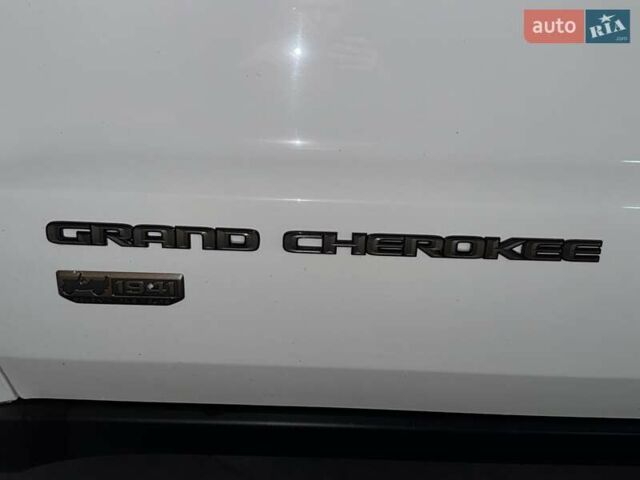 Джип Grand Cherokee 2016 у Києві на Automoto.ua Білий Джип Grand Cherokee, об'ємом двигуна 3.6 л та пробігом 246 тис. км за 20499 $, фото 19 на Automoto.ua
