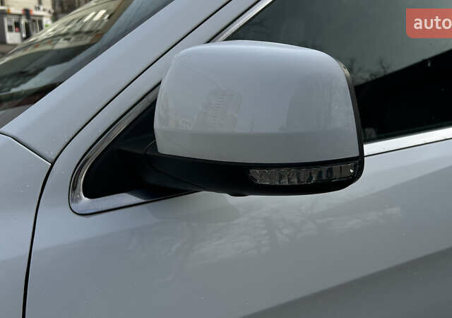 Белый Джип Гранд Чероки, объемом двигателя 2.99 л и пробегом 142 тыс. км за 25000 $, фото 11 на Automoto.ua