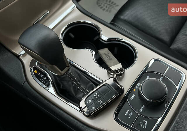 Белый Джип Гранд Чероки, объемом двигателя 2.99 л и пробегом 142 тыс. км за 25000 $, фото 18 на Automoto.ua