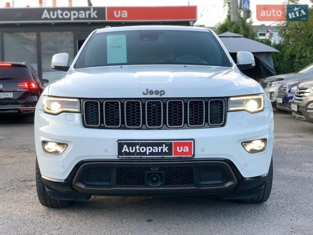 Білий Джип Grand Cherokee, об'ємом двигуна 3 л та пробігом 176 тис. км за 29440 $, фото 1 на Automoto.ua