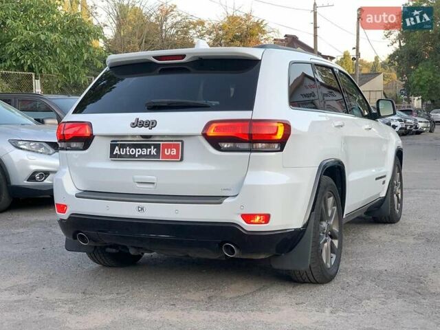 Білий Джип Grand Cherokee, об'ємом двигуна 3 л та пробігом 176 тис. км за 29440 $, фото 4 на Automoto.ua