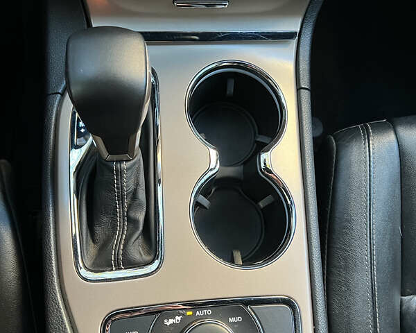 Джип Гранд Чероки 2016 в Львове на Automoto.ua Белый Джип Гранд Чероки, объемом двигателя 3.61 л и пробегом 50 тыс. км за 23800 $, фото 15 на Automoto.ua