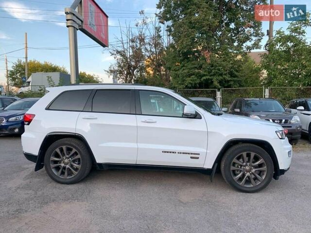 Білий Джип Grand Cherokee, об'ємом двигуна 3 л та пробігом 176 тис. км за 29440 $, фото 3 на Automoto.ua