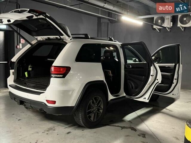 Джип Grand Cherokee 2016 у Києві на Automoto.ua Білий Джип Grand Cherokee, об'ємом двигуна 3.6 л та пробігом 246 тис. км за 20499 $, фото 22 на Automoto.ua