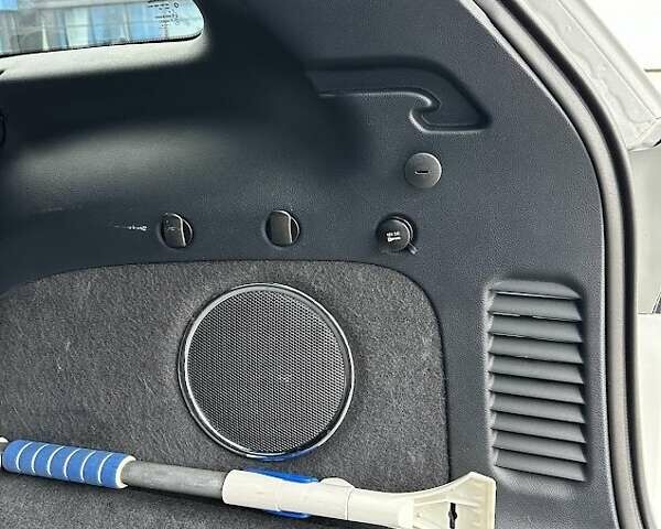 Белый Джип Гранд Чероки, объемом двигателя 3 л и пробегом 155 тыс. км за 22500 $, фото 25 на Automoto.ua