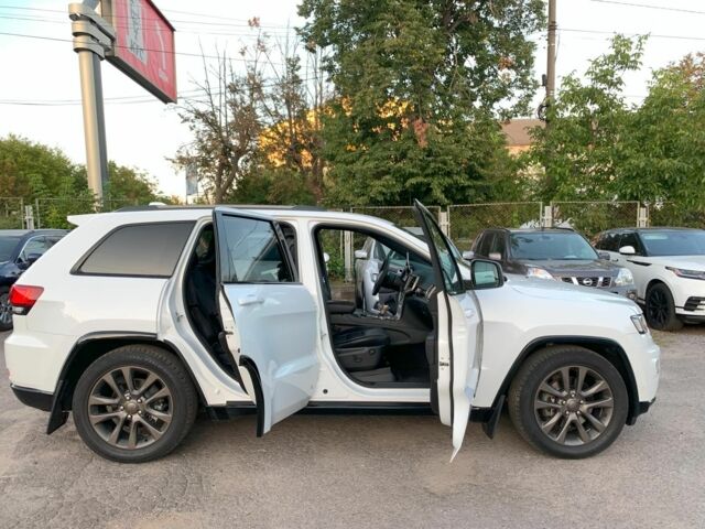 Білий Джип Grand Cherokee, об'ємом двигуна 3 л та пробігом 176 тис. км за 29440 $, фото 32 на Automoto.ua