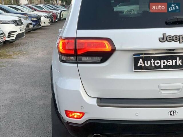 Білий Джип Grand Cherokee, об'ємом двигуна 3 л та пробігом 176 тис. км за 29440 $, фото 14 на Automoto.ua