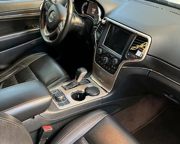 Джип Гранд Чероки 2016 в Львове на Automoto.ua Белый Джип Гранд Чероки, объемом двигателя 3.61 л и пробегом 50 тыс. км за 23800 $, фото 12 на Automoto.ua