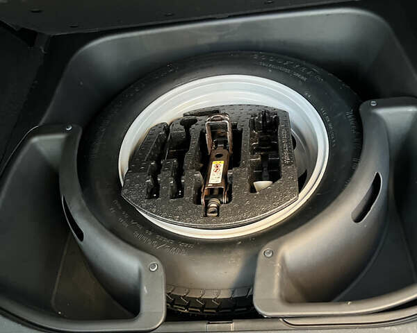 Джип Гранд Чероки 2016 в Львове на Automoto.ua Белый Джип Гранд Чероки, объемом двигателя 3.61 л и пробегом 50 тыс. км за 23800 $, фото 20 на Automoto.ua