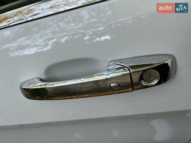 Джип Гранд Чероки 2016 в Львове на Automoto.ua Белый Джип Гранд Чероки, объемом двигателя 3.61 л и пробегом 50 тыс. км за 23800 $, фото 21 на Automoto.ua