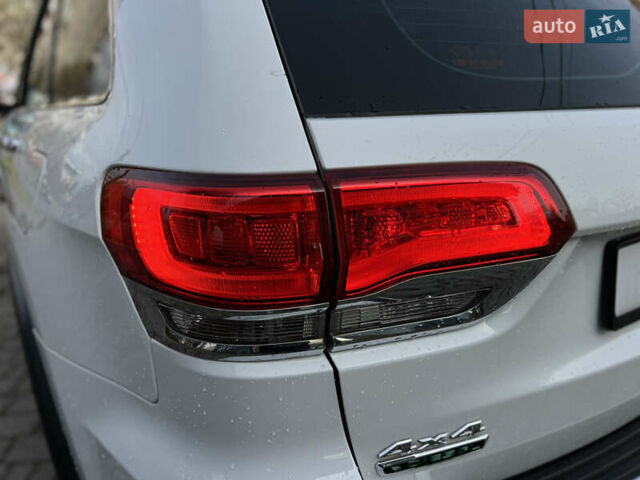 Белый Джип Гранд Чероки, объемом двигателя 2.99 л и пробегом 142 тыс. км за 25000 $, фото 12 на Automoto.ua