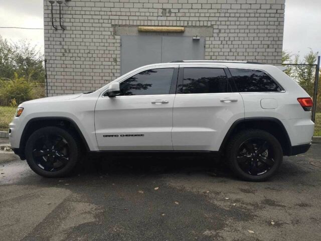 Белый Джип Гранд Чероки, объемом двигателя 3.6 л и пробегом 165 тыс. км за 22490 $, фото 3 на Automoto.ua