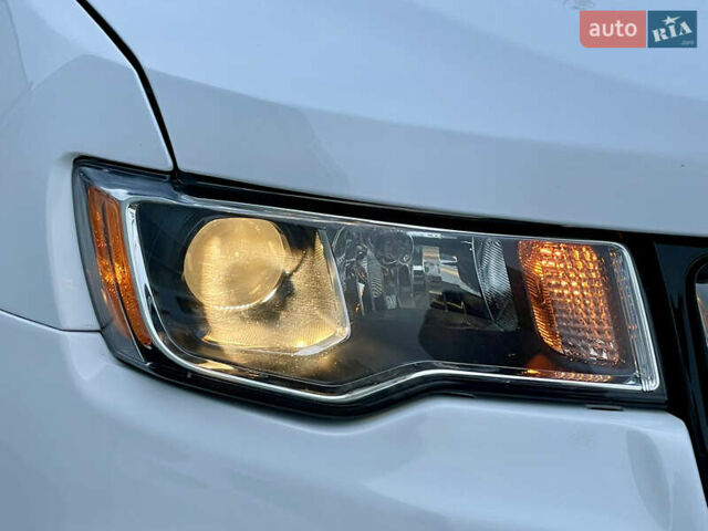 Білий Джип Grand Cherokee, об'ємом двигуна 3.6 л та пробігом 85 тис. км за 19800 $, фото 19 на Automoto.ua