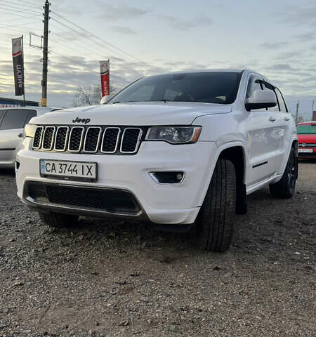 Белый Джип Гранд Чероки, объемом двигателя 3.6 л и пробегом 210 тыс. км за 23700 $, фото 1 на Automoto.ua