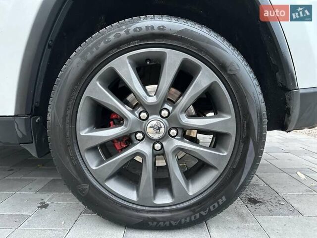 Белый Джип Гранд Чероки, объемом двигателя 5.85 л и пробегом 188 тыс. км за 25900 $, фото 8 на Automoto.ua