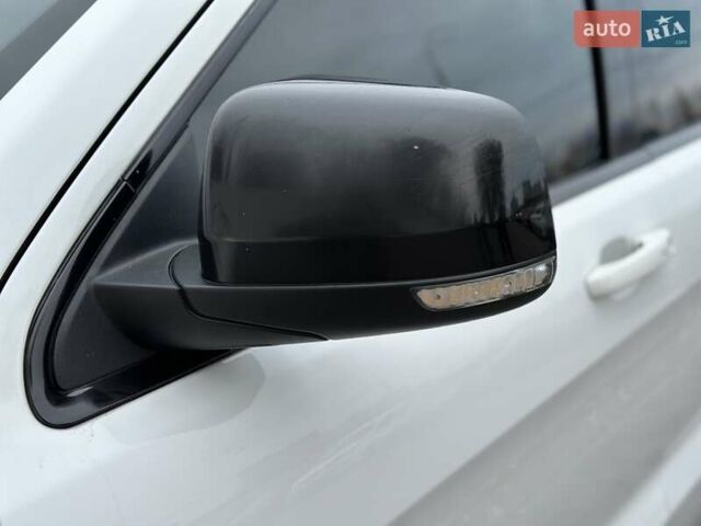 Белый Джип Гранд Чероки, объемом двигателя 5.85 л и пробегом 188 тыс. км за 25900 $, фото 5 на Automoto.ua