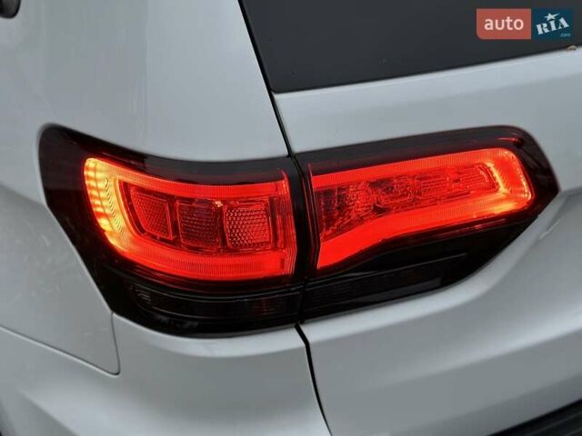 Белый Джип Гранд Чероки, объемом двигателя 5.85 л и пробегом 188 тыс. км за 25900 $, фото 10 на Automoto.ua