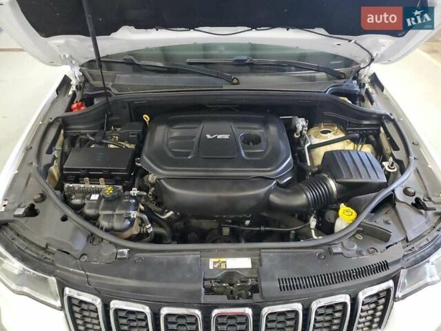 Білий Джип Grand Cherokee, об'ємом двигуна 3.6 л та пробігом 174 тис. км за 6000 $, фото 11 на Automoto.ua