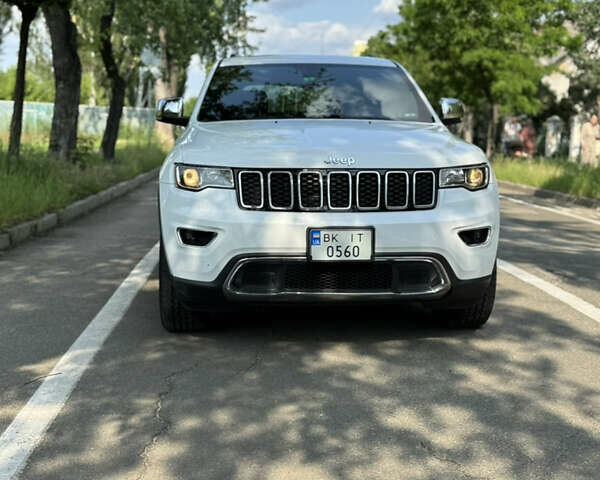 Білий Джип Grand Cherokee, об'ємом двигуна 5.65 л та пробігом 108 тис. км за 26700 $, фото 1 на Automoto.ua
