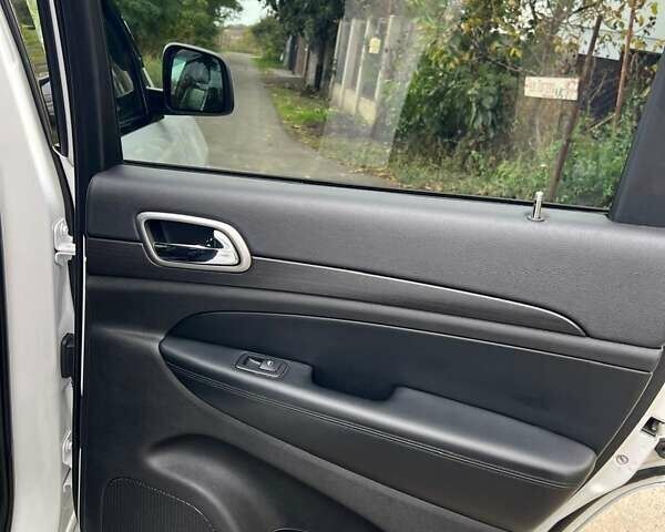 Белый Джип Гранд Чероки, объемом двигателя 3.6 л и пробегом 121 тыс. км за 19900 $, фото 15 на Automoto.ua