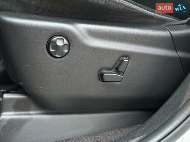 Белый Джип Гранд Чероки, объемом двигателя 5.85 л и пробегом 188 тыс. км за 25900 $, фото 18 на Automoto.ua