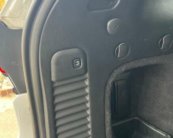 Белый Джип Гранд Чероки, объемом двигателя 3.6 л и пробегом 121 тыс. км за 19900 $, фото 23 на Automoto.ua