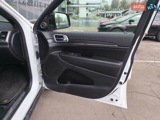 Білий Джип Grand Cherokee, об'ємом двигуна 3.6 л та пробігом 63 тис. км за 29900 $, фото 25 на Automoto.ua