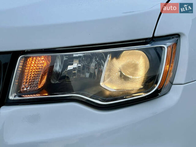 Білий Джип Grand Cherokee, об'ємом двигуна 3.6 л та пробігом 85 тис. км за 19800 $, фото 15 на Automoto.ua