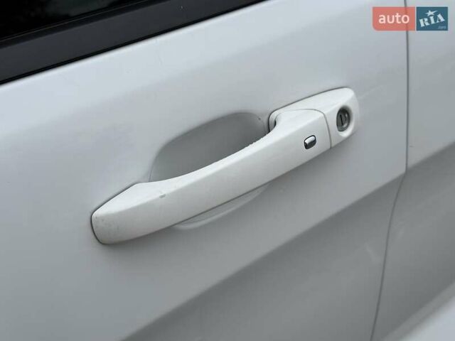 Белый Джип Гранд Чероки, объемом двигателя 5.85 л и пробегом 188 тыс. км за 25900 $, фото 6 на Automoto.ua