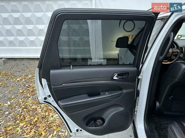 Белый Джип Гранд Чероки, объемом двигателя 5.85 л и пробегом 188 тыс. км за 25900 $, фото 29 на Automoto.ua