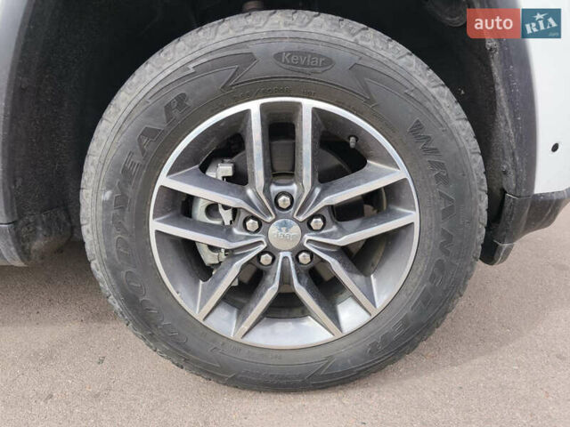 Білий Джип Grand Cherokee, об'ємом двигуна 3.6 л та пробігом 63 тис. км за 29900 $, фото 4 на Automoto.ua