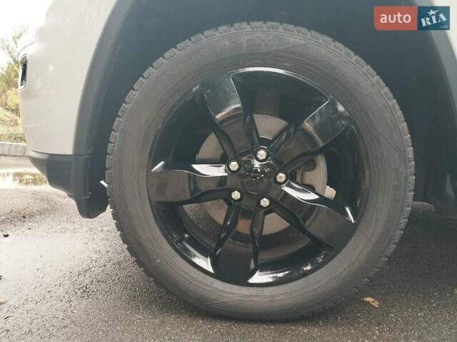 Белый Джип Гранд Чероки, объемом двигателя 3.6 л и пробегом 165 тыс. км за 22490 $, фото 5 на Automoto.ua