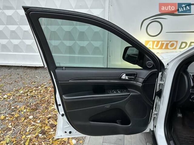 Белый Джип Гранд Чероки, объемом двигателя 5.85 л и пробегом 188 тыс. км за 25900 $, фото 14 на Automoto.ua