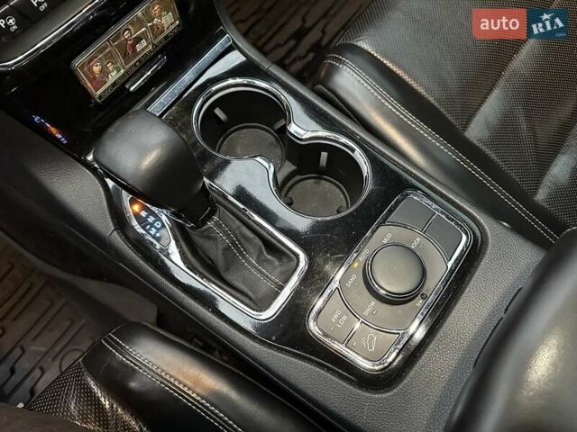 Белый Джип Гранд Чероки, объемом двигателя 5.85 л и пробегом 188 тыс. км за 25900 $, фото 27 на Automoto.ua