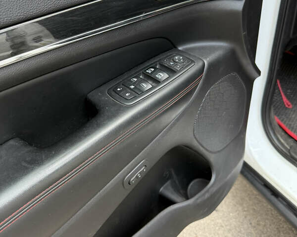 Білий Джип Grand Cherokee, об'ємом двигуна 3.6 л та пробігом 100 тис. км за 24500 $, фото 15 на Automoto.ua