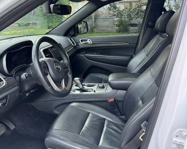 Білий Джип Grand Cherokee, об'ємом двигуна 5.65 л та пробігом 108 тис. км за 26700 $, фото 11 на Automoto.ua