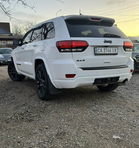 Белый Джип Гранд Чероки, объемом двигателя 3.6 л и пробегом 210 тыс. км за 23700 $, фото 3 на Automoto.ua