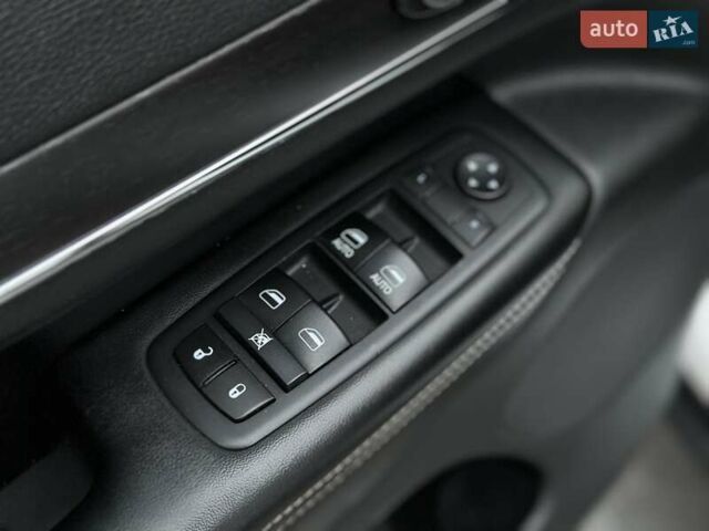 Белый Джип Гранд Чероки, объемом двигателя 5.85 л и пробегом 188 тыс. км за 25900 $, фото 15 на Automoto.ua